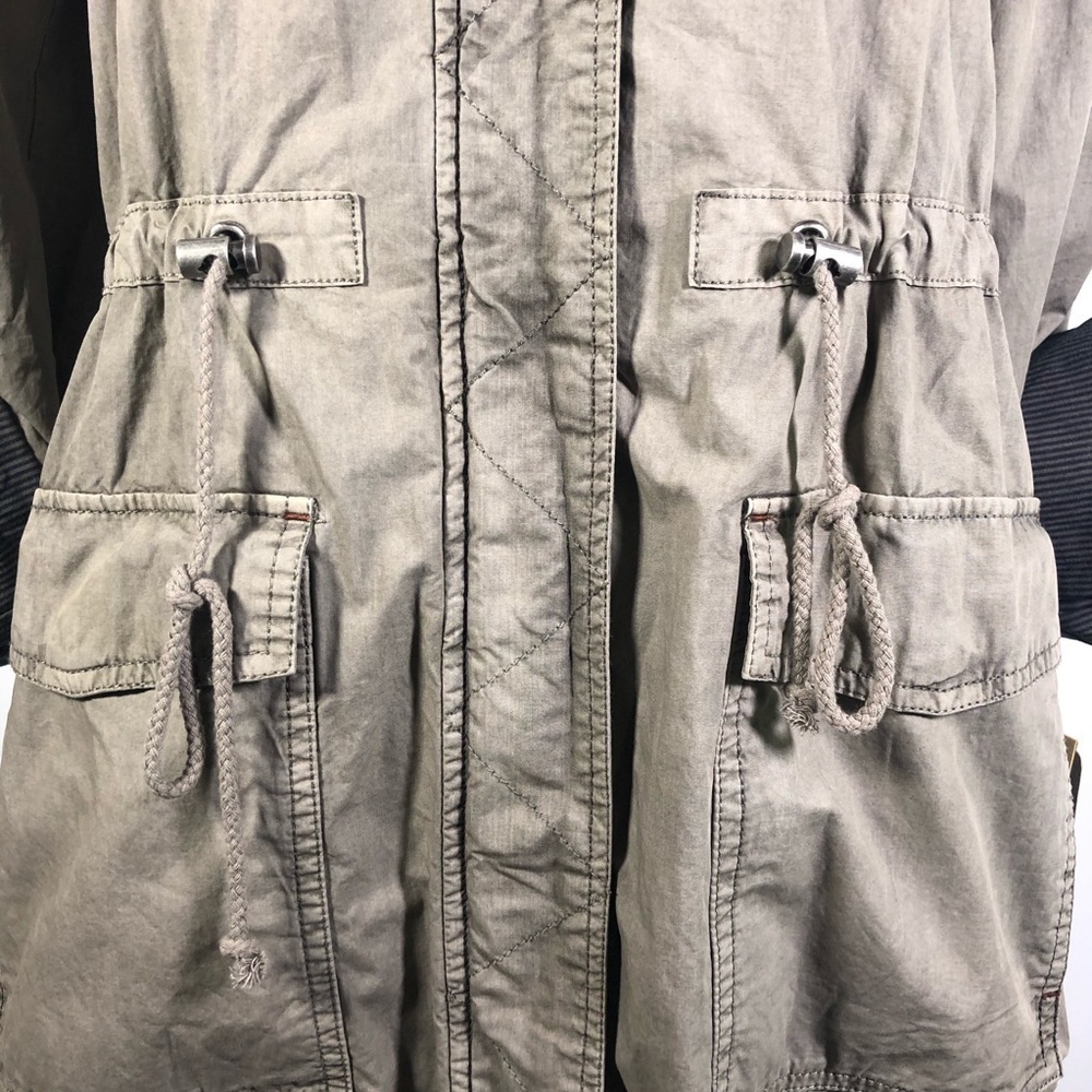 LEVI’S Cotton Lightweight Fishtail Jacket - Picture 12 of 16